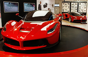 LaFerrari, Ferrari Enzo, Ferrari F150 и другие в музее Ferrari
